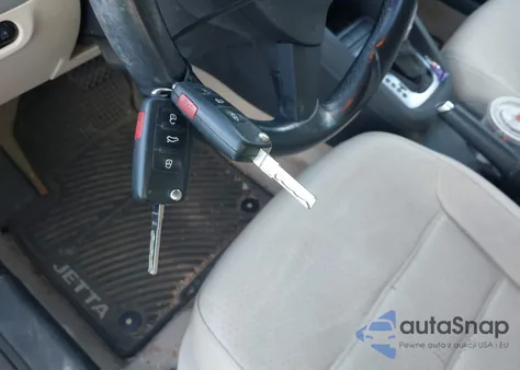 2014 Volkswagen Jetta 1.8T Se z USA, uszkodzony, nr VIN 3VWD17AJ5EM439582